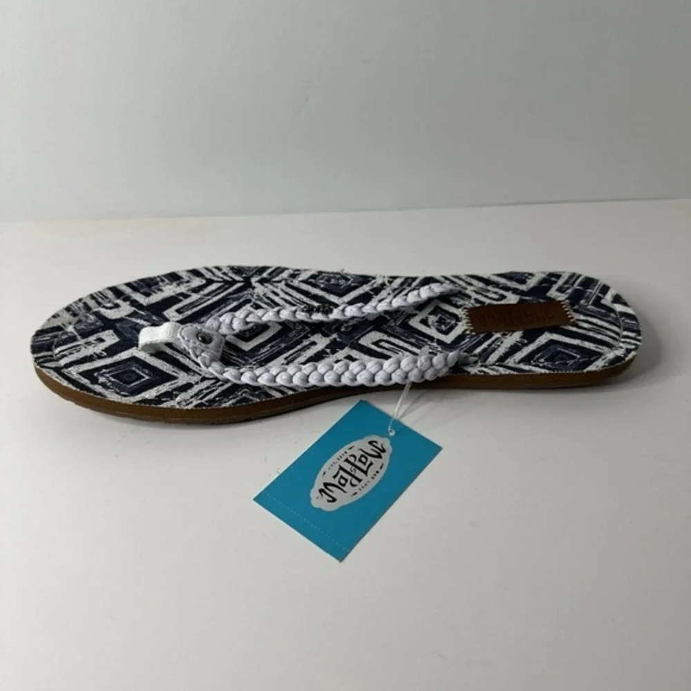 MAJ LOVE Women's Thong Sandals Size 9 Blue/ White Slip On Flats Thong Toes NWT‎